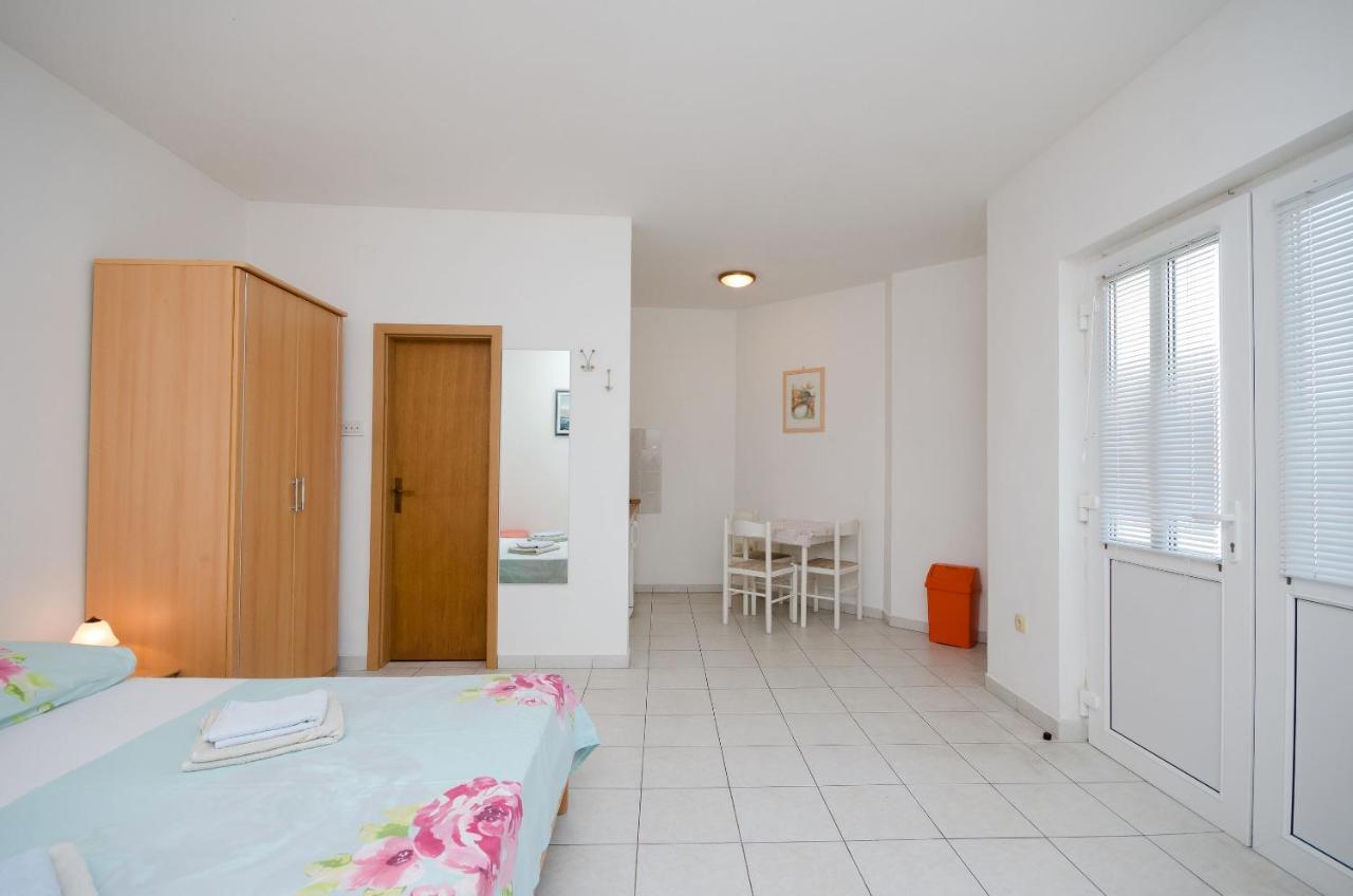 Apartments Branimir Novi Vinodolski Exterior photo