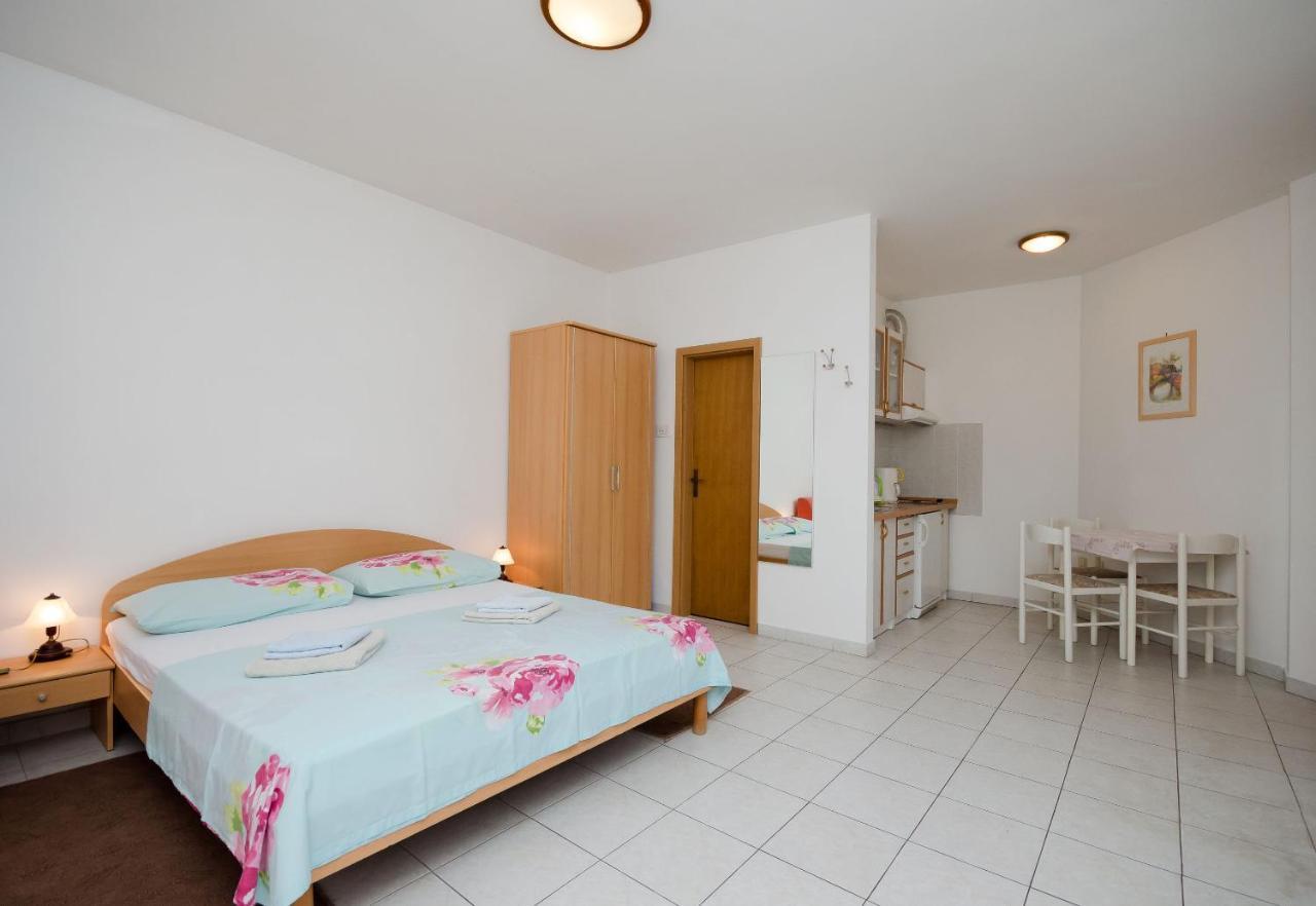 Apartments Branimir Novi Vinodolski Exterior photo